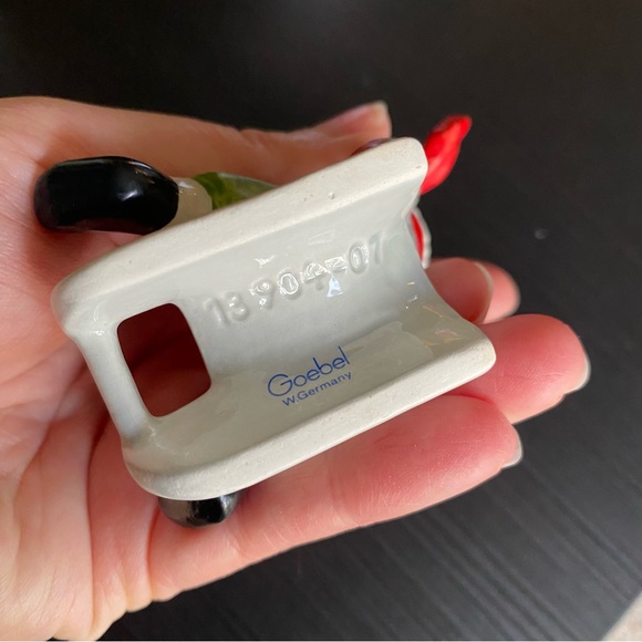 4 Vtg Goebel Christmas Figures Nutcracker Sledding Boy Chimney Sweep Girl Star - Picture 10 of 10